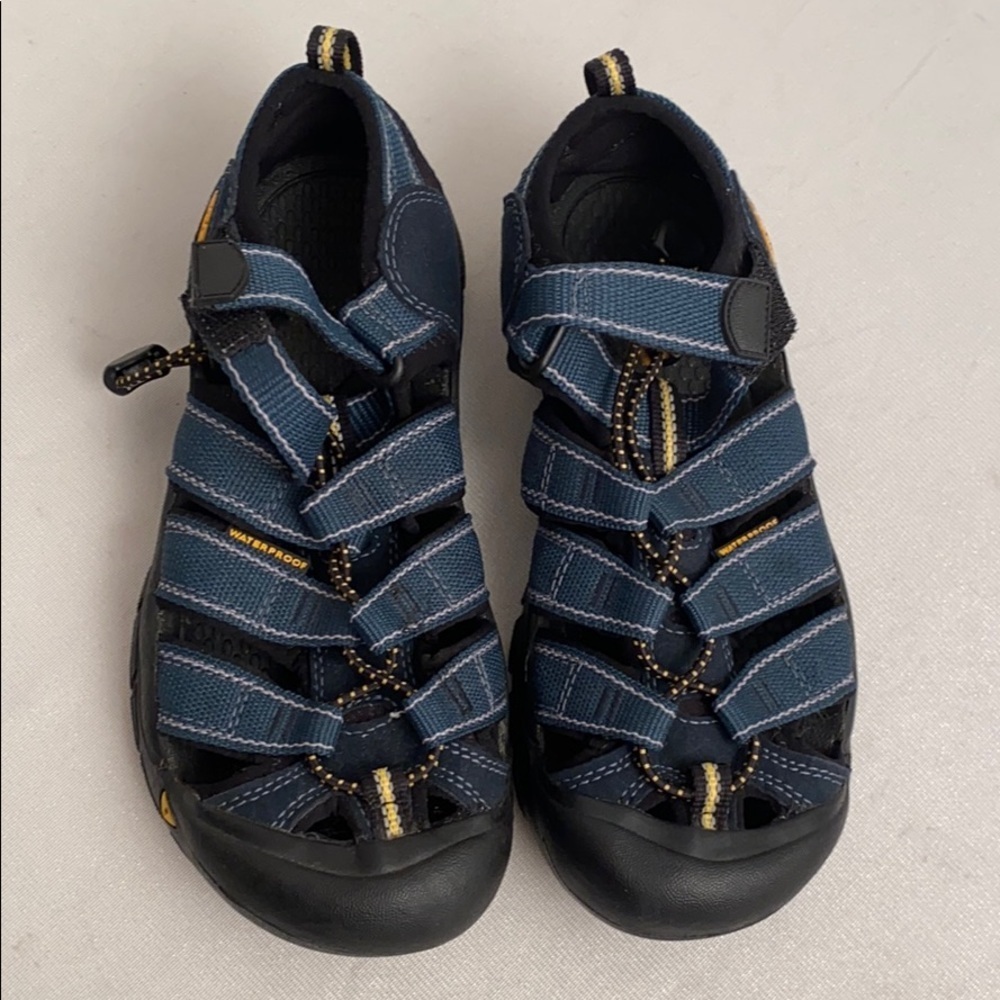 Keen Newport H2 blue closed toe washable sandal